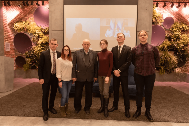 students of voenmeh at an online meeting 20 years of the first expedition to iss