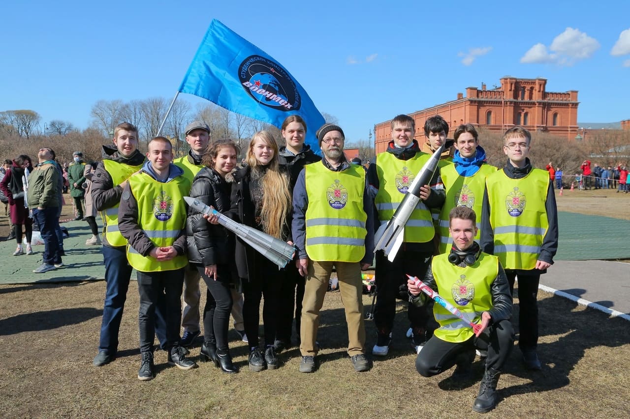 33 traditional demonstration launches of model rockets 1