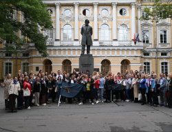 Приобретаем опыт общения с членами профессионального сообщества